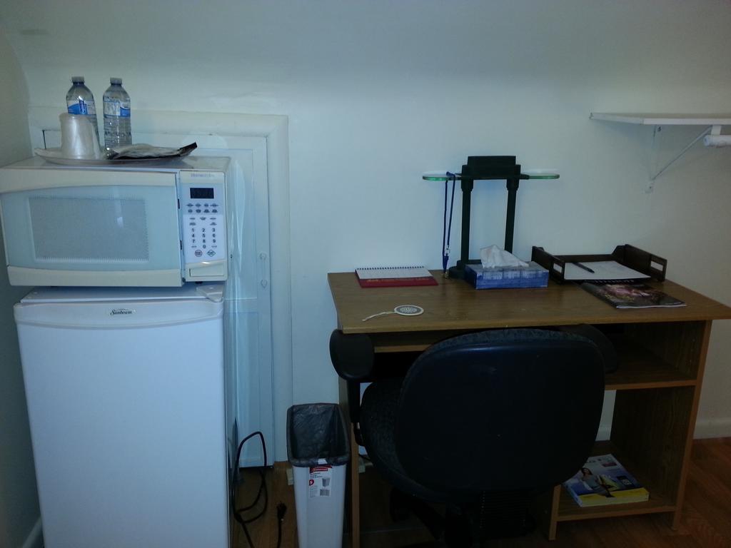 Hamilton West Lodge Room photo