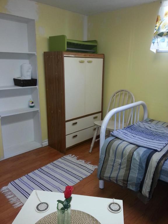 Hamilton West Lodge Room photo