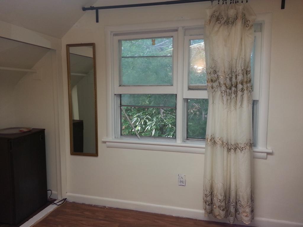 Hamilton West Lodge Room photo