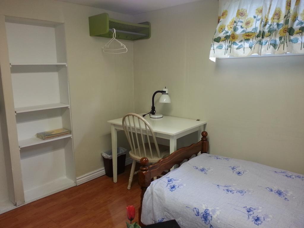 Hamilton West Lodge Room photo