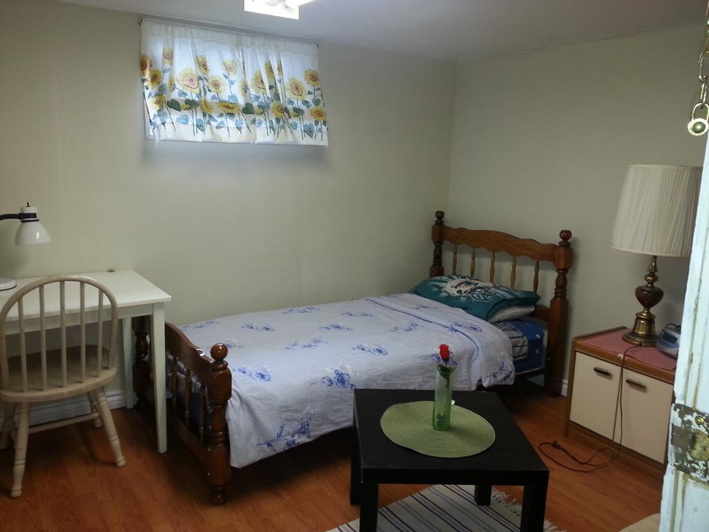Hamilton West Lodge Room photo