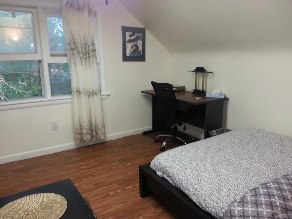 Hamilton West Lodge Room photo