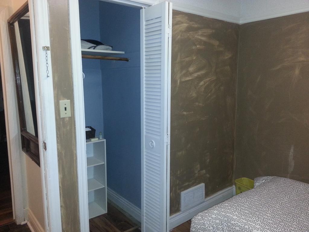 Hamilton West Lodge Room photo