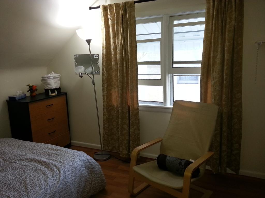 Hamilton West Lodge Room photo