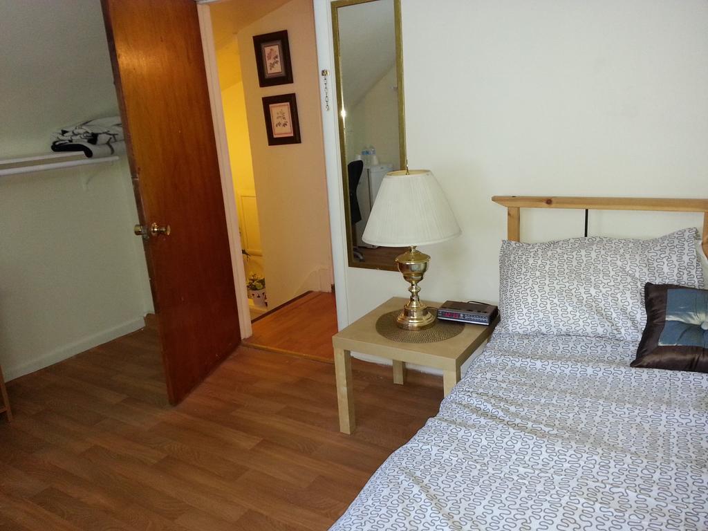 Hamilton West Lodge Room photo